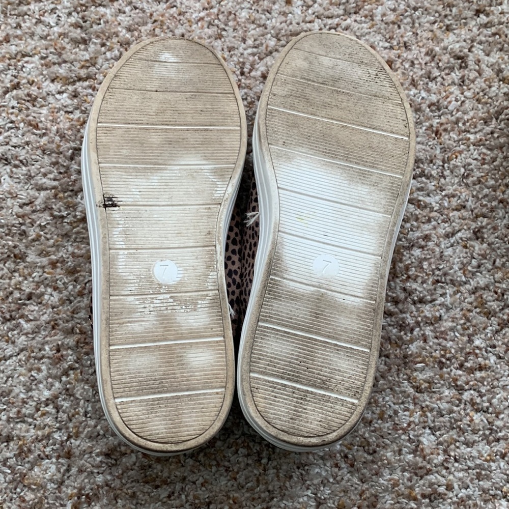 Universal Thread Sneakers - Picture 4 of 4